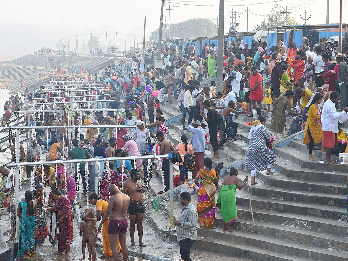 Sammakka Saralamma Chinna Jatara in Medaram Photos - Sakshi19