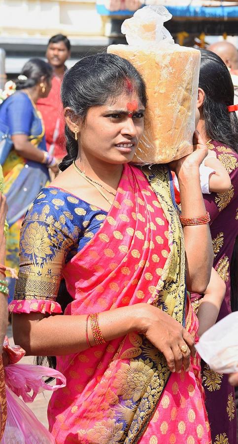 Sammakka Saralamma Chinna Jatara in Medaram Photos - Sakshi25