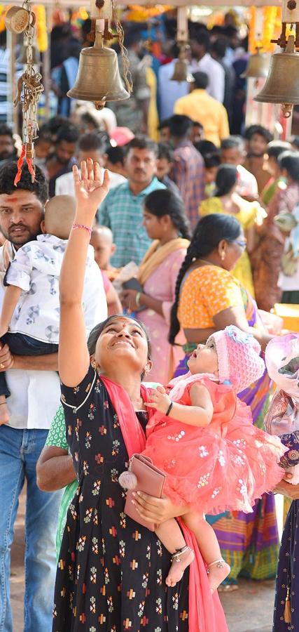 Sammakka Saralamma Chinna Jatara in Medaram Photos - Sakshi26