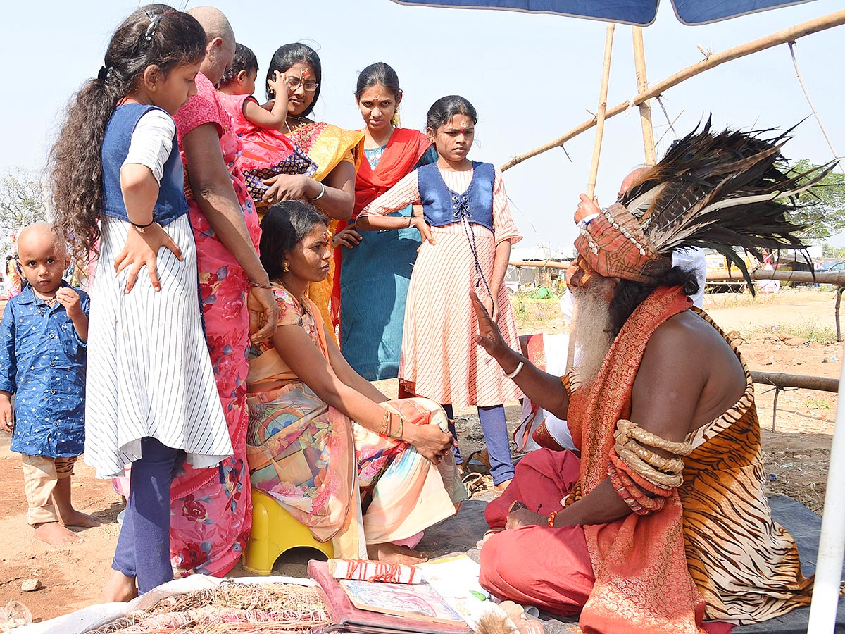 Sammakka Saralamma Chinna Jatara in Medaram Photos - Sakshi27