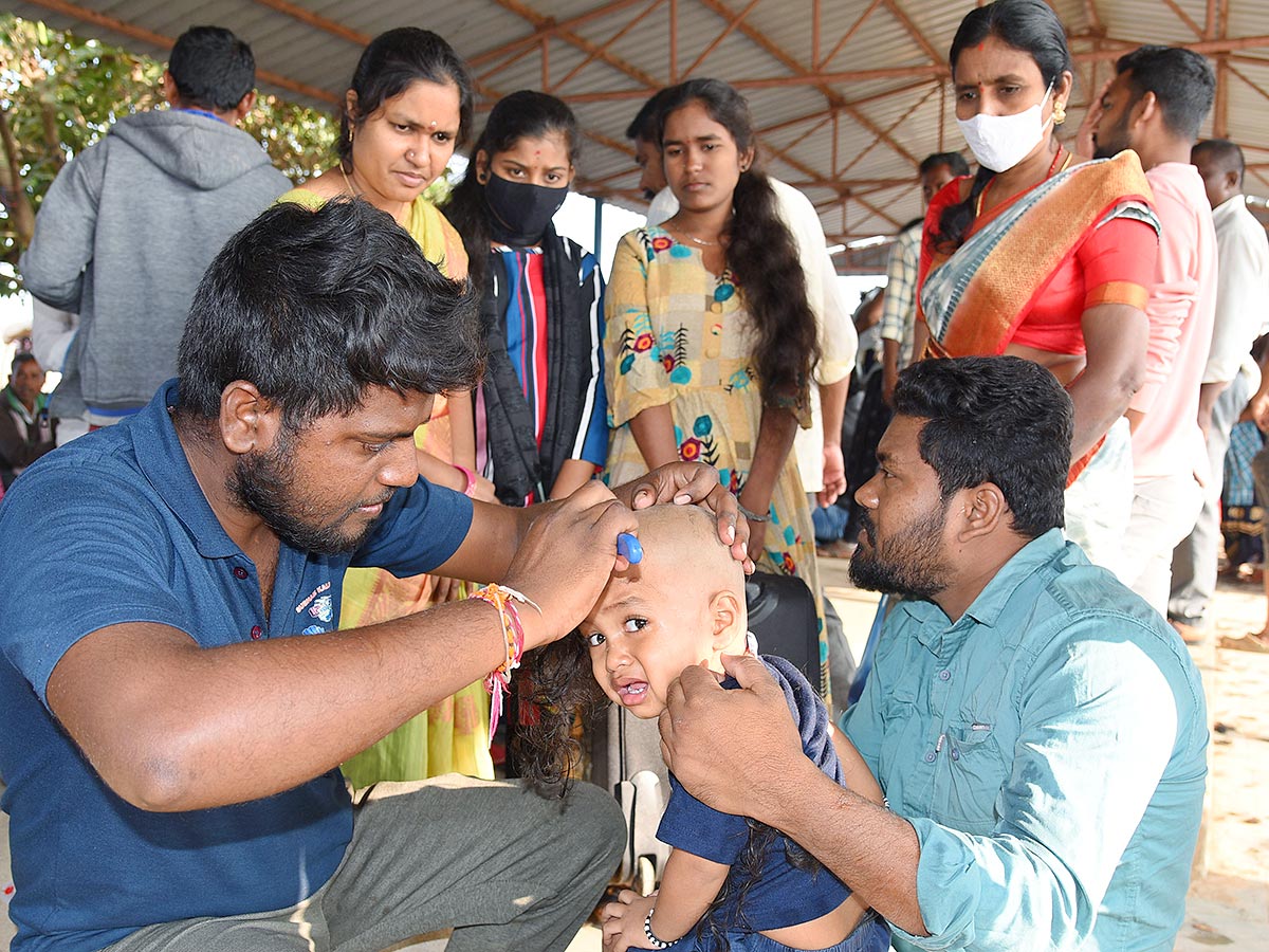 Sammakka Saralamma Chinna Jatara in Medaram Photos - Sakshi6