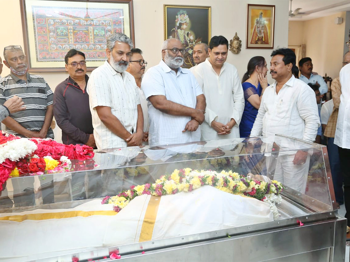 Stars politicians pay last respects to kalatapasvi k viswanath Photos - Sakshi24