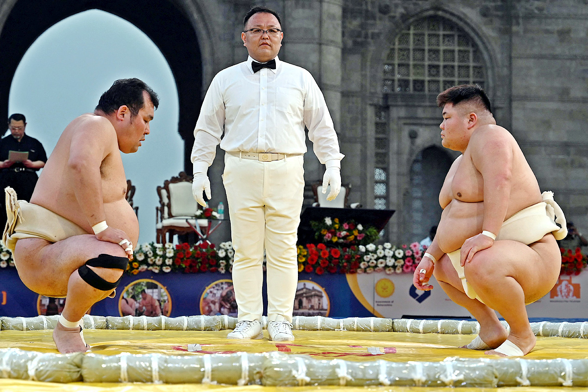 Japanese Sumo Wrestlers Pose In Mumbai  - Sakshi5