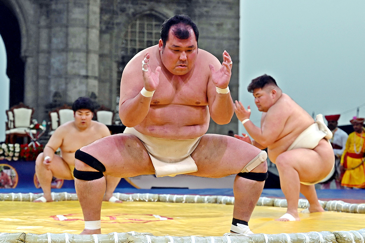 Japanese Sumo Wrestlers Pose In Mumbai  - Sakshi3