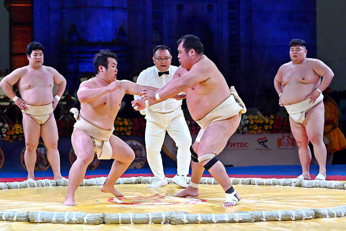 Japanese Sumo Wrestlers Pose In Mumbai  - Sakshi4