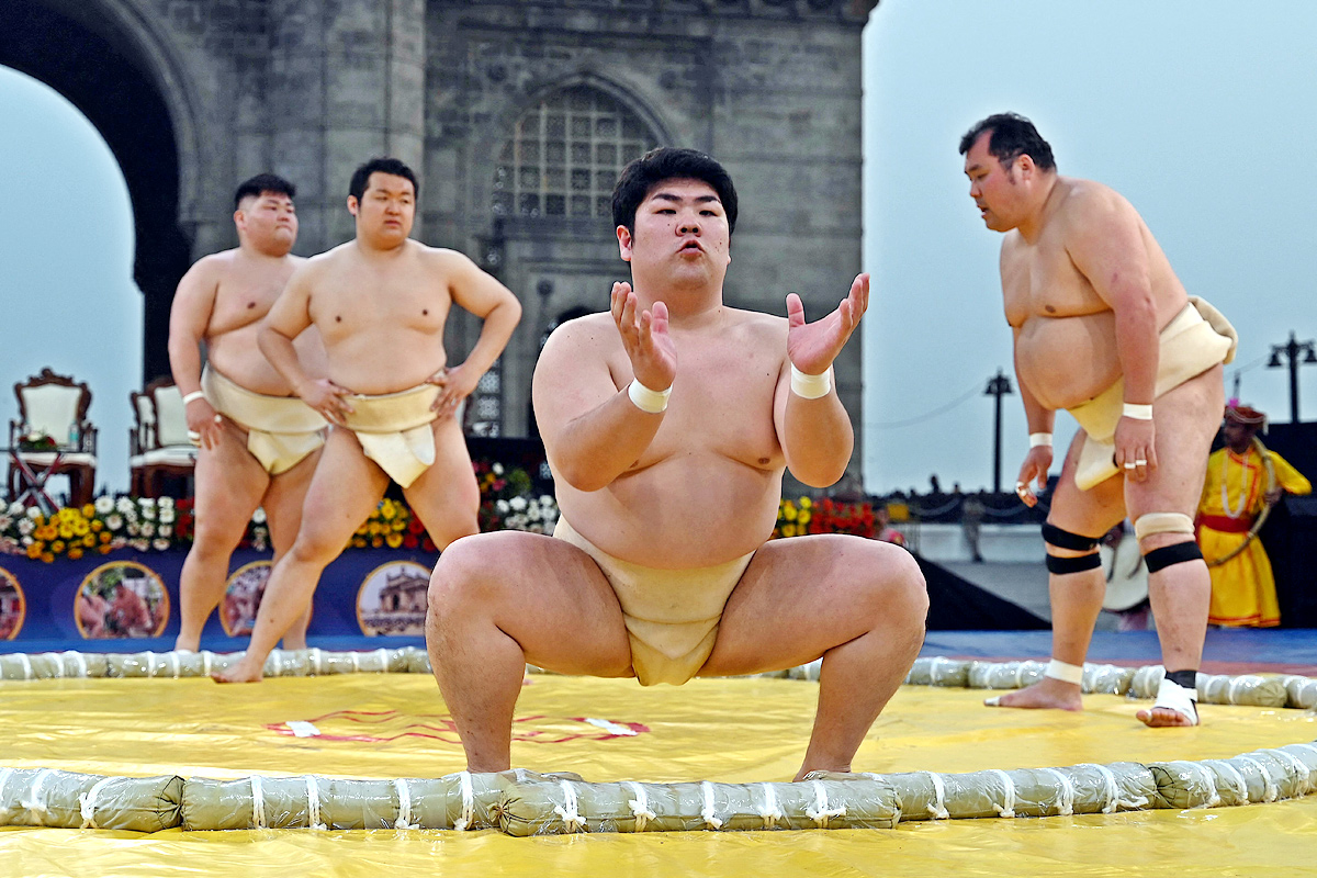 Japanese Sumo Wrestlers Pose In Mumbai  - Sakshi7