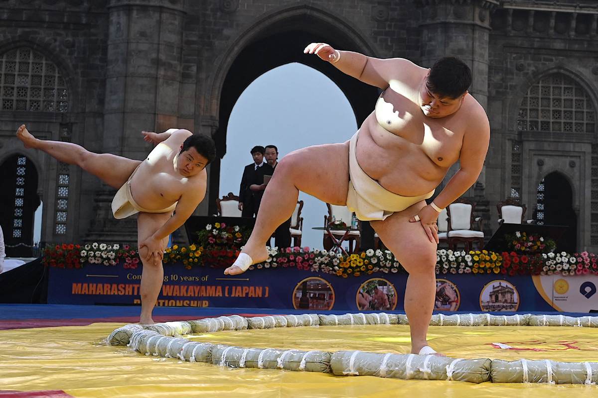 Japanese Sumo Wrestlers Pose In Mumbai  - Sakshi10