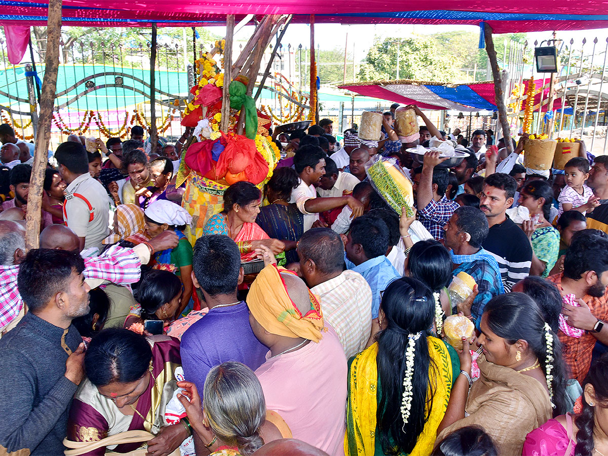 Medaram Sammakka Sarakka Chinna Jatara 2023 Photos - Sakshi12