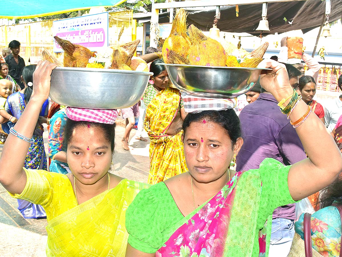 Medaram Sammakka Sarakka Chinna Jatara 2023 Photos - Sakshi15