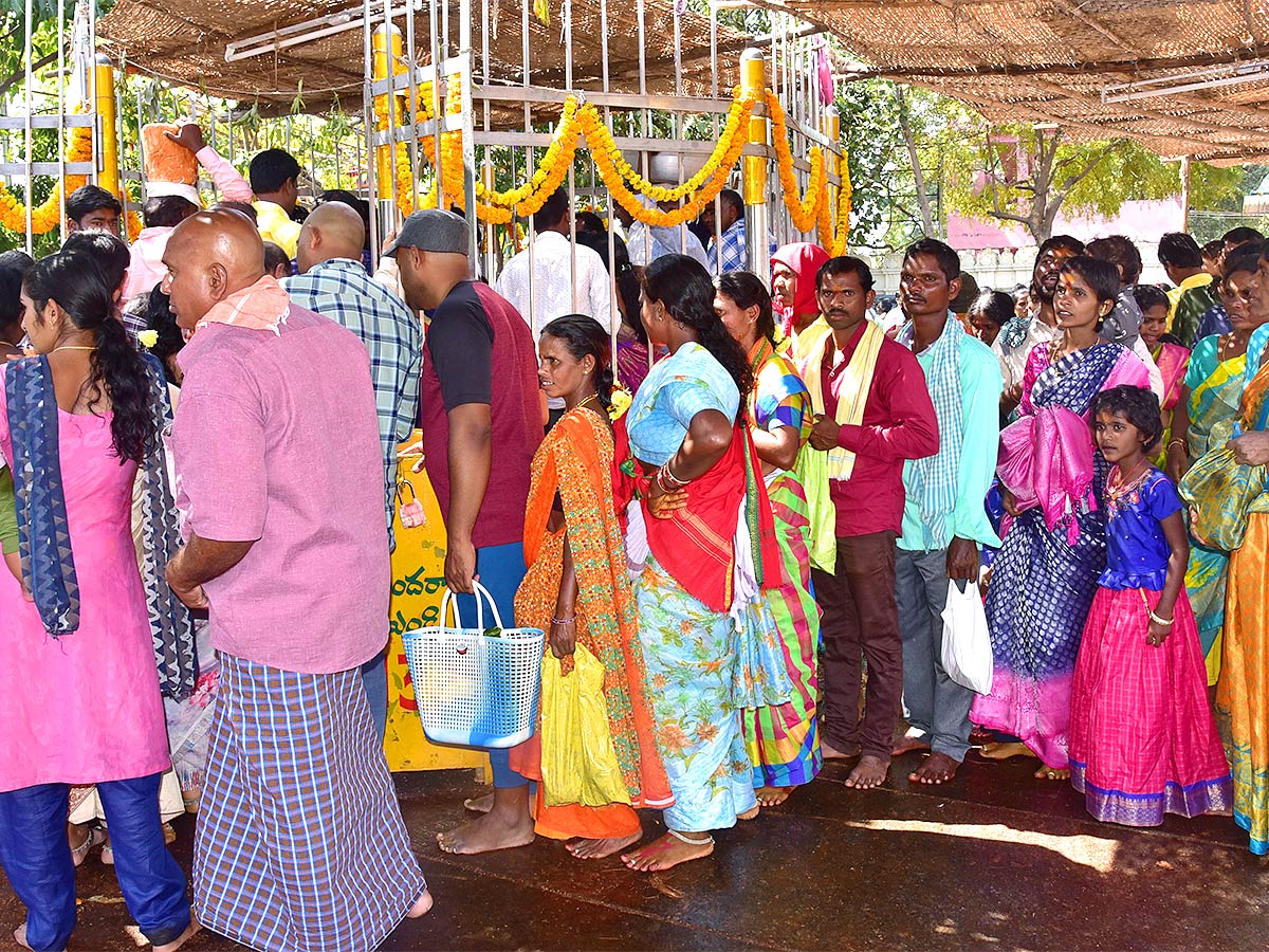 Medaram Sammakka Sarakka Chinna Jatara 2023 Photos - Sakshi16