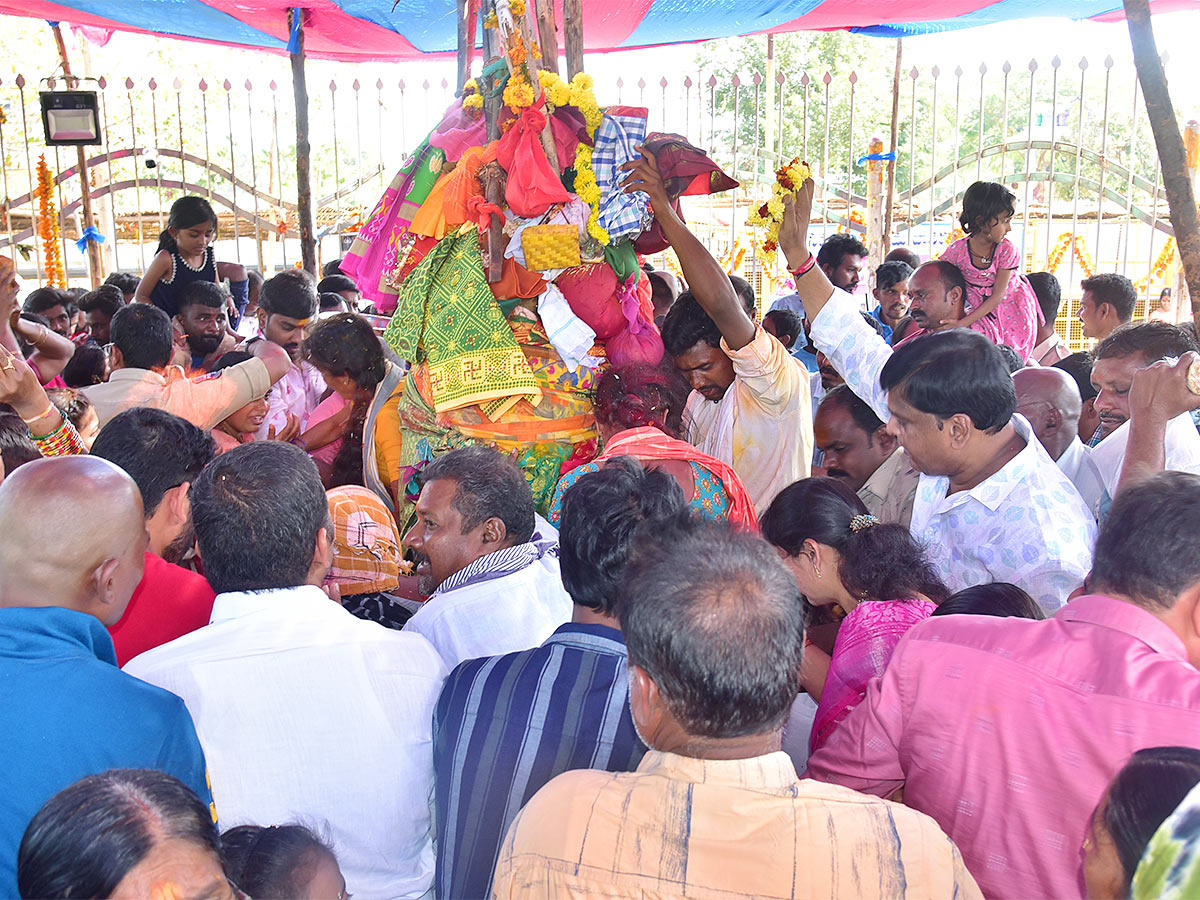 Medaram Sammakka Sarakka Chinna Jatara 2023 Photos - Sakshi17