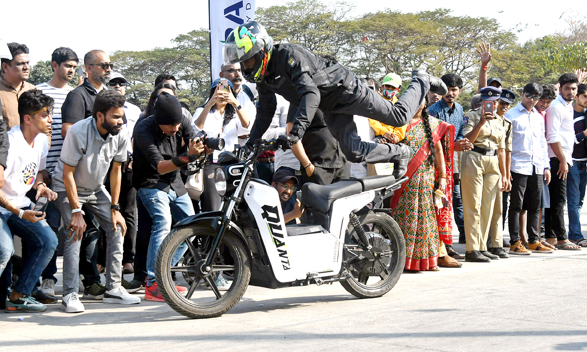 India largest EV rally flagged off in Hyderabad - Sakshi18