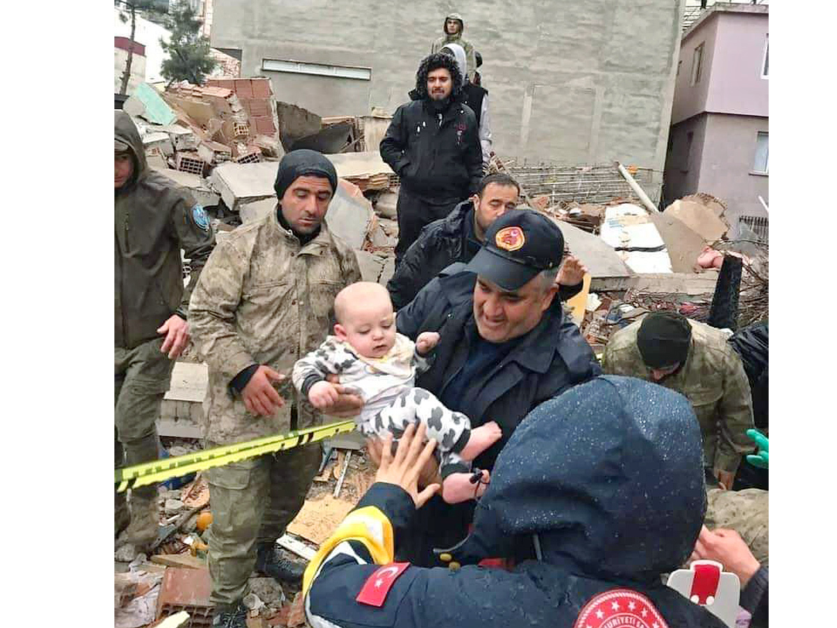 Turkey And Syria Earthquake Heart Touching Viral Photos - Sakshi11