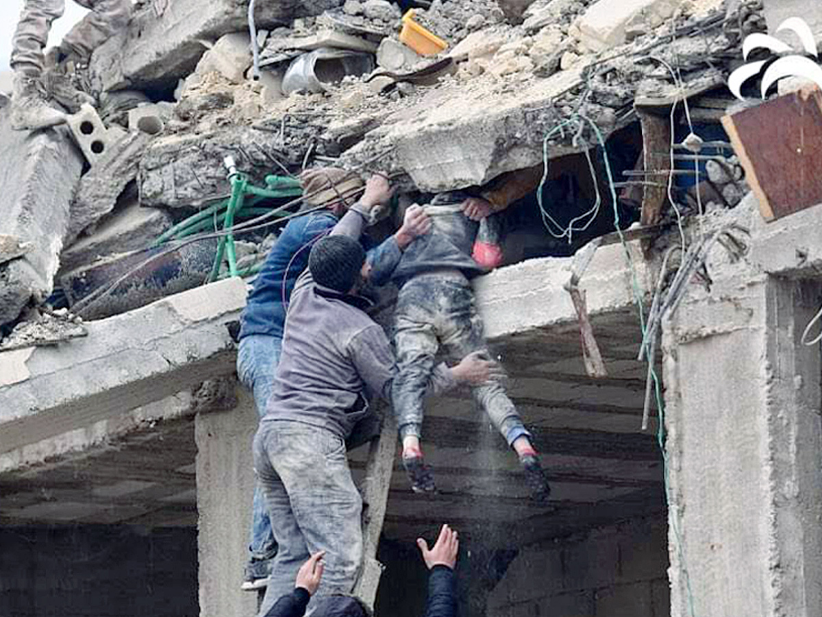 Turkey And Syria Earthquake Heart Touching Viral Photos - Sakshi12