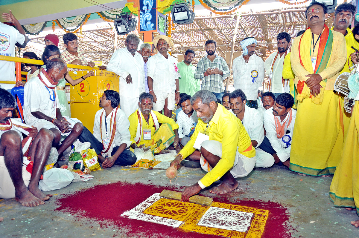 Huge Devotees Rush at Peddagattu Lingamanthula Swamy Jatara - Sakshi3