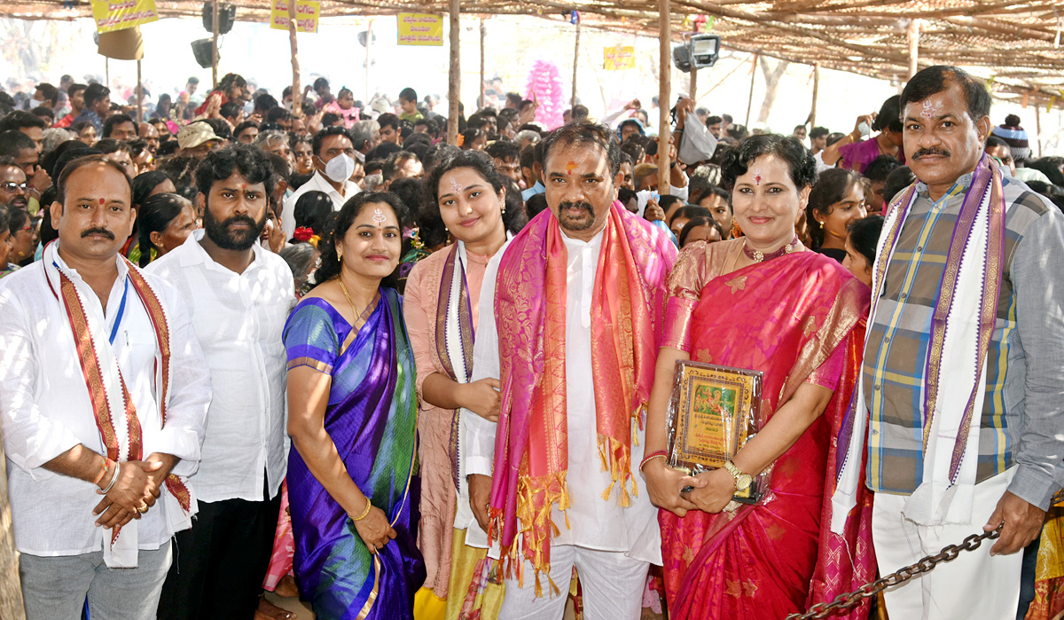 Huge Devotees Rush at Peddagattu Lingamanthula Swamy Jatara - Sakshi6