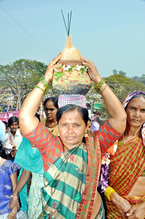 Huge Devotees Rush at Peddagattu Lingamanthula Swamy Jatara - Sakshi29