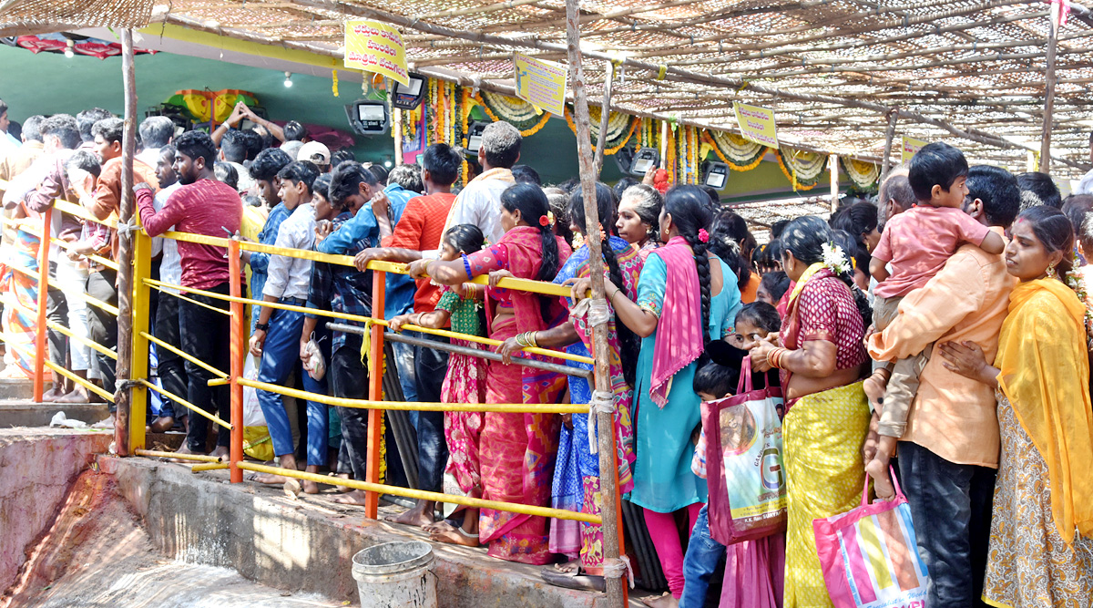 Huge Devotees Rush at Peddagattu Lingamanthula Swamy Jatara - Sakshi18