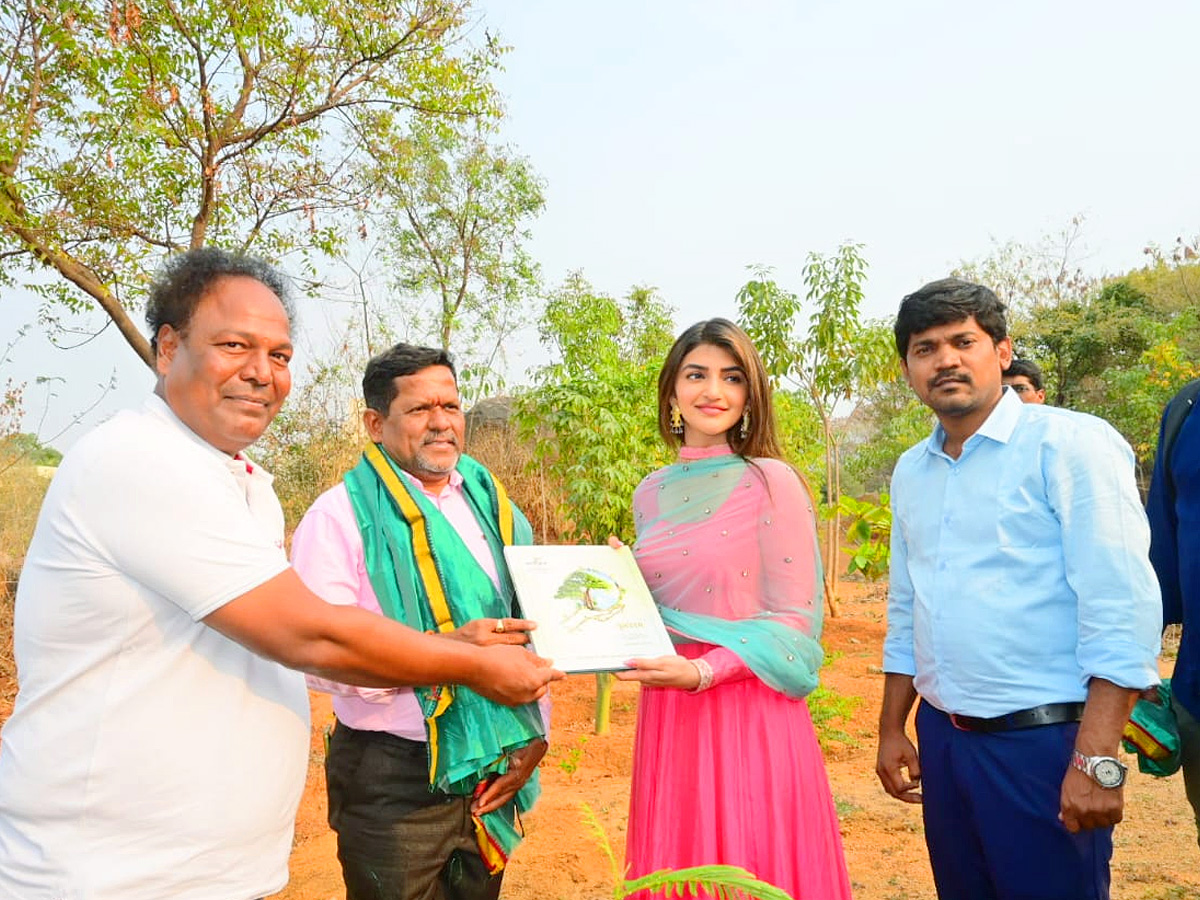 Actress Sreeleela Participated in Green India Challenge Photos - Sakshi2