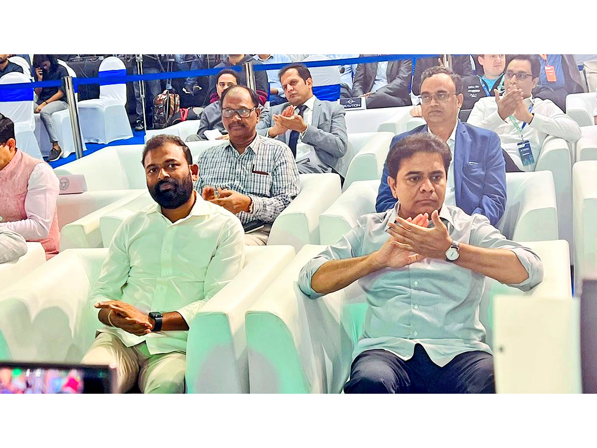 Hyderabad EMotor Show flagged off at Hitex by IT minister KTR Photos - Sakshi5