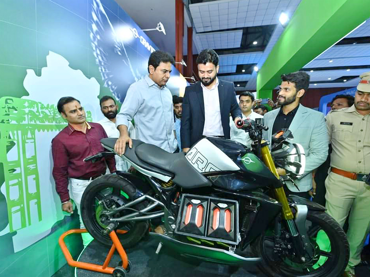 Hyderabad EMotor Show flagged off at Hitex by IT minister KTR Photos - Sakshi8