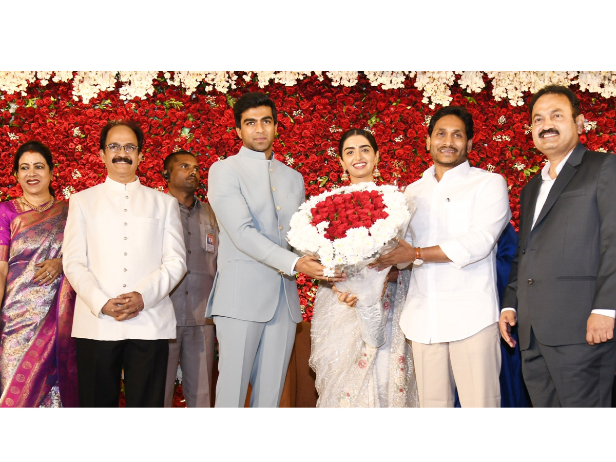 CM Jagan Attends Nidadavole MLA Srinivas Naidu Daughters Marriage - Sakshi9