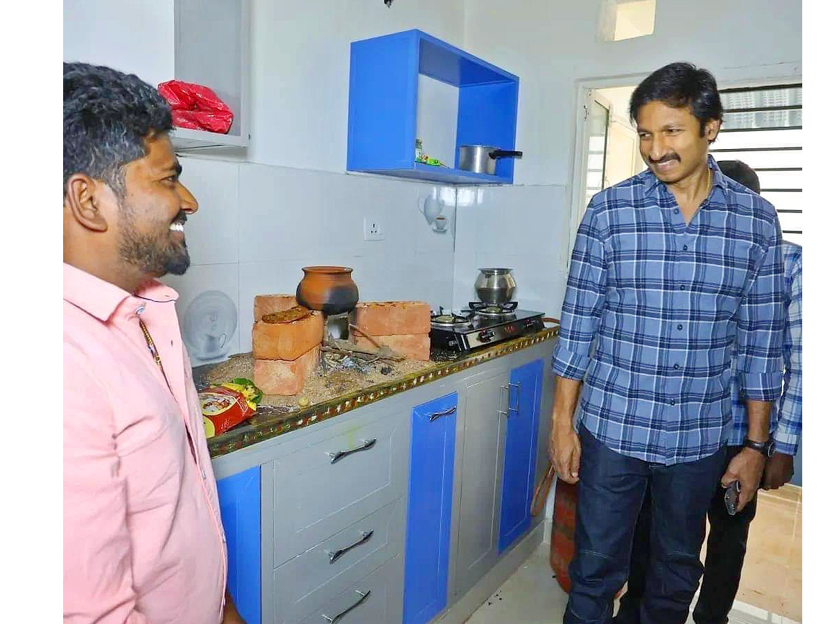 Hero Gopichand Visit His Assistant New Home Opening Ceremony Photos - Sakshi3