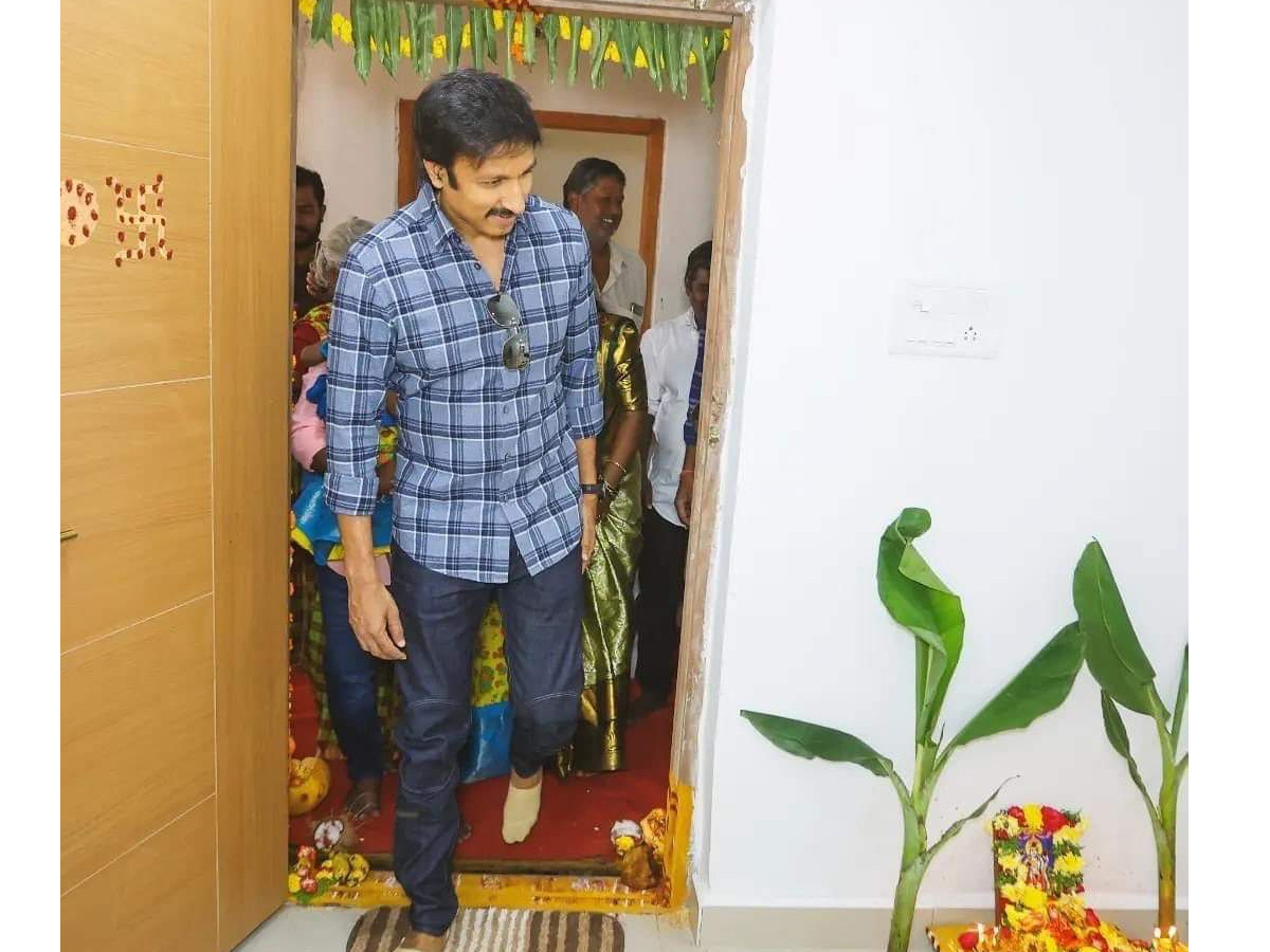 Hero Gopichand Visit His Assistant New Home Opening Ceremony Photos - Sakshi4