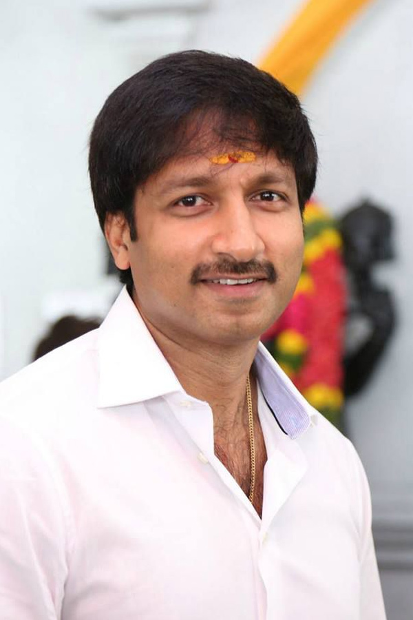 Hero Gopichand Visit His Assistant New Home Opening Ceremony Photos - Sakshi9