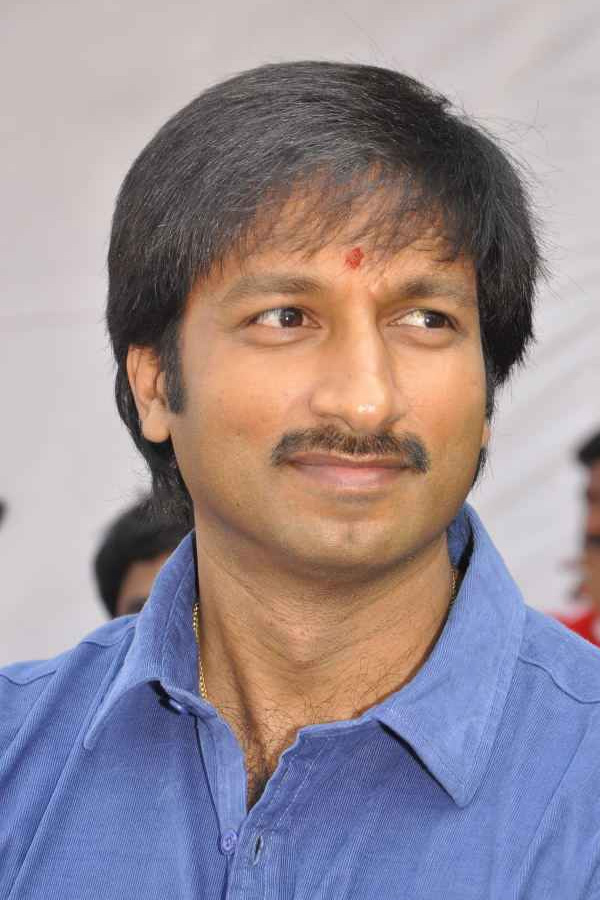 Hero Gopichand Visit His Assistant New Home Opening Ceremony Photos - Sakshi10