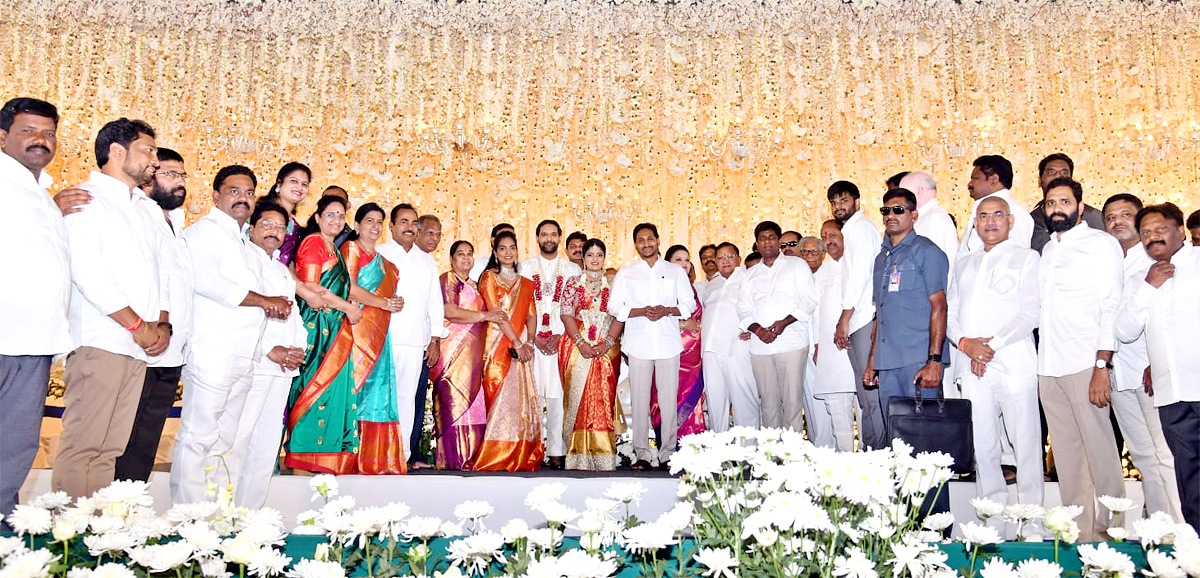 CM Jagan Attends Nidadavole MLA Srinivas Naidu Daughters Marriage - Sakshi3