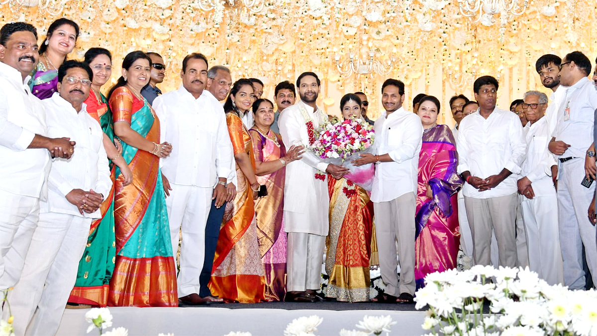 CM Jagan Attends Nidadavole MLA Srinivas Naidu Daughters Marriage - Sakshi5