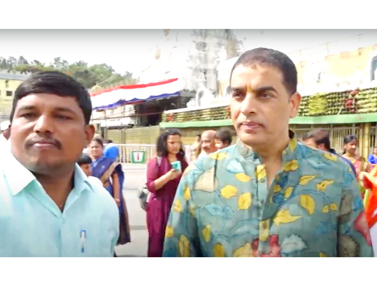 Dil Raju With His Family Visits Tirumala Temple Photos - Sakshi6