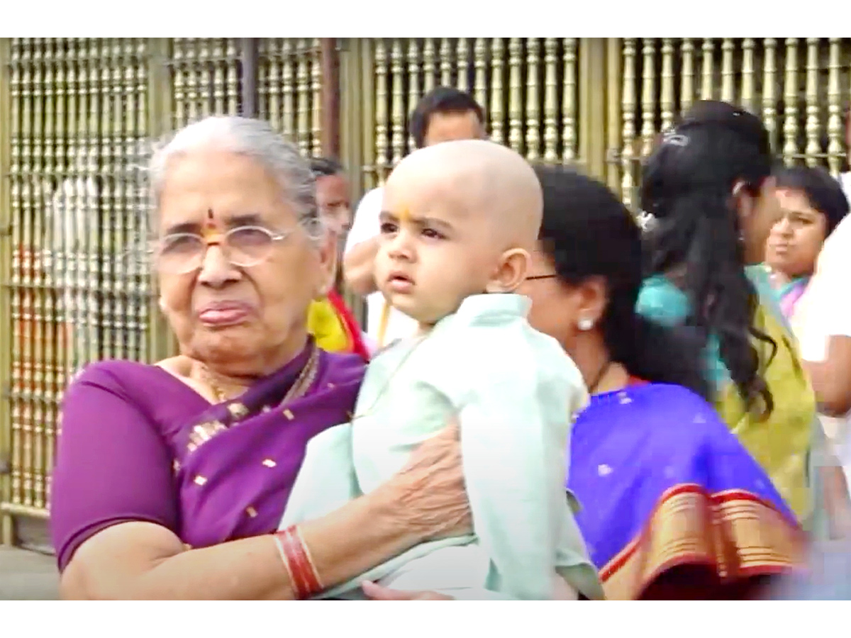 Dil Raju With His Family Visits Tirumala Temple Photos - Sakshi9