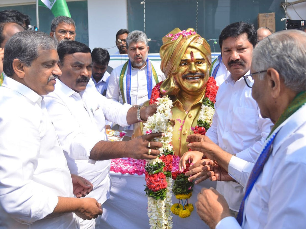 13 Years for YSRCP Grand Celebrations at Tadepalli Photos - Sakshi11