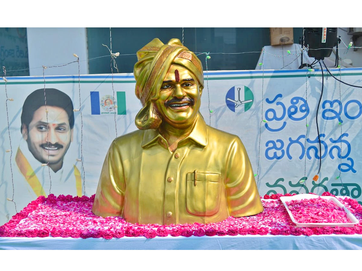 13 Years for YSRCP Grand Celebrations at Tadepalli Photos - Sakshi3