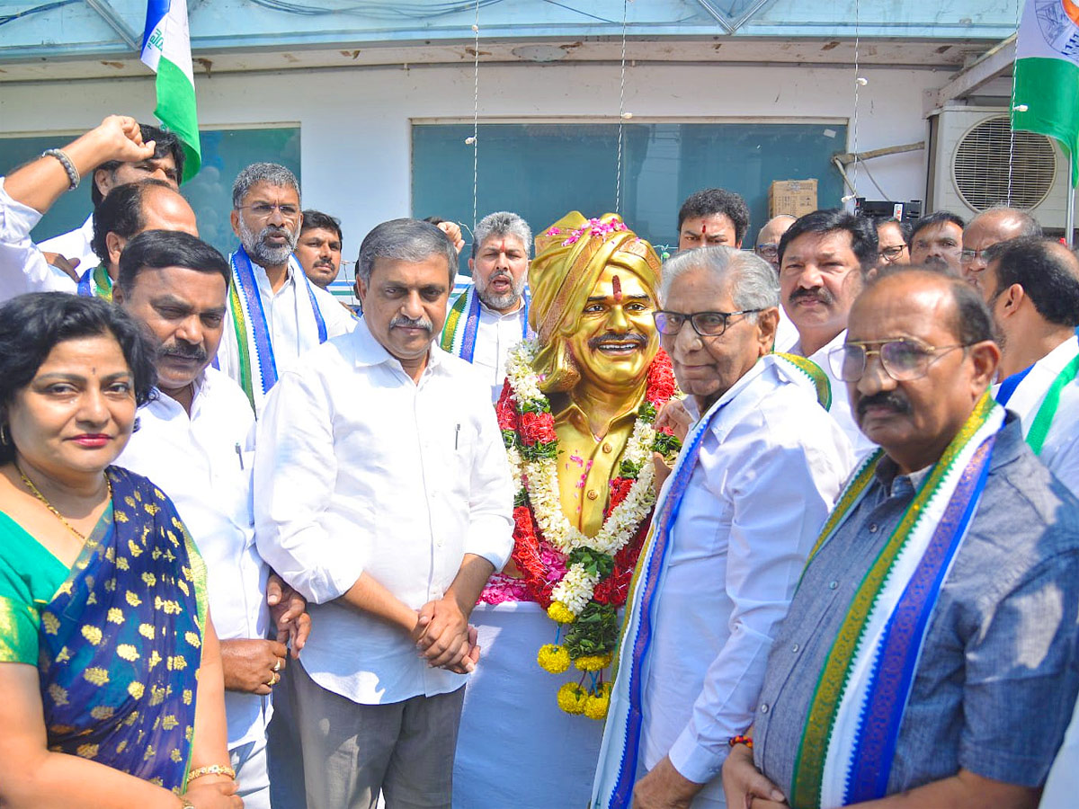 13 Years for YSRCP Grand Celebrations at Tadepalli Photos - Sakshi6