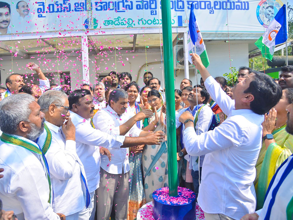 13 Years for YSRCP Grand Celebrations at Tadepalli Photos - Sakshi9