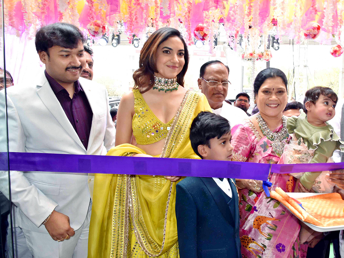 Ritu Varma Launches Emmadi Silver Jewellery Showroom at Kukatpally Photos - Sakshi13