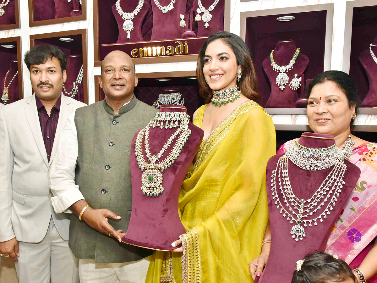 Ritu Varma Launches Emmadi Silver Jewellery Showroom at Kukatpally Photos - Sakshi3