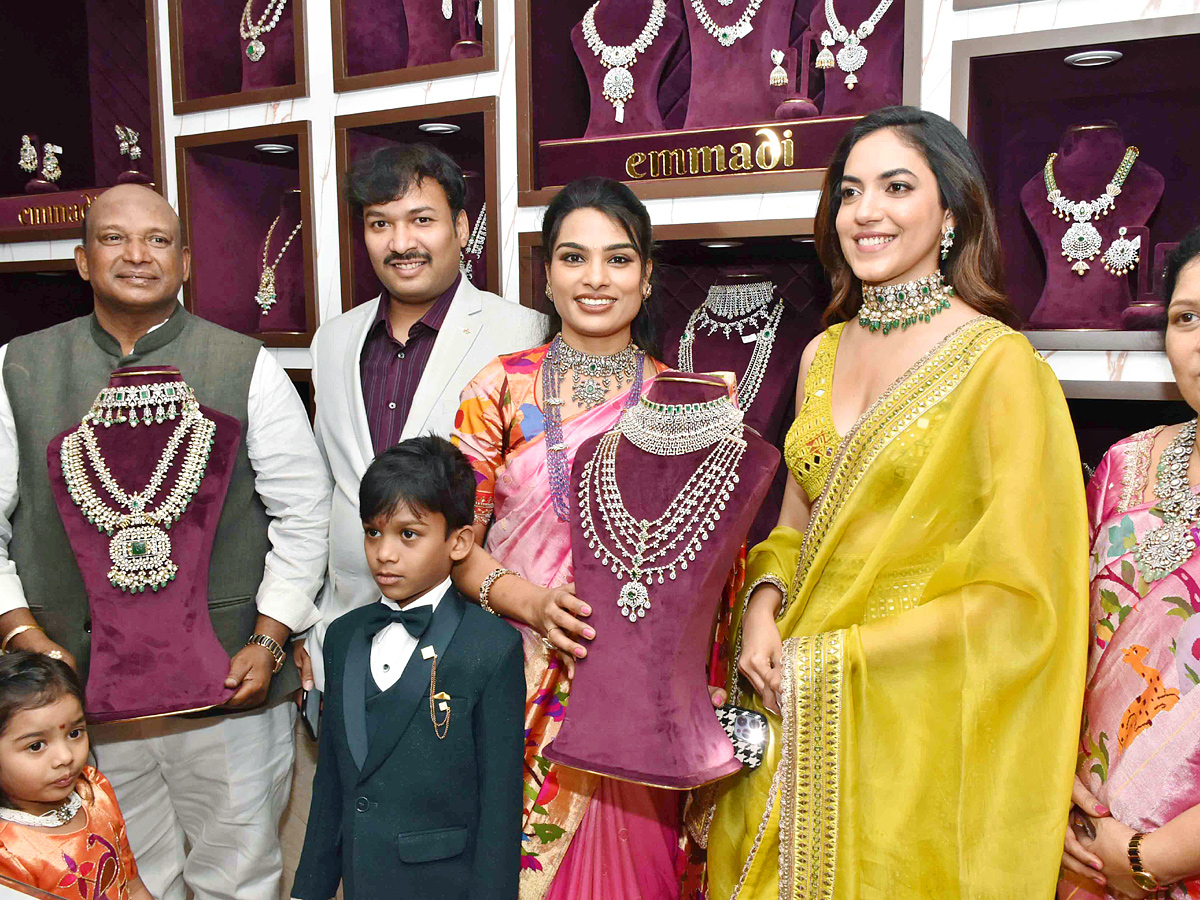 Ritu Varma Launches Emmadi Silver Jewellery Showroom at Kukatpally Photos - Sakshi5