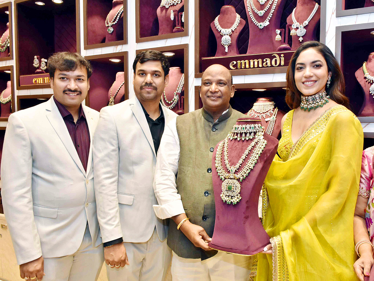 Ritu Varma Launches Emmadi Silver Jewellery Showroom at Kukatpally Photos - Sakshi7