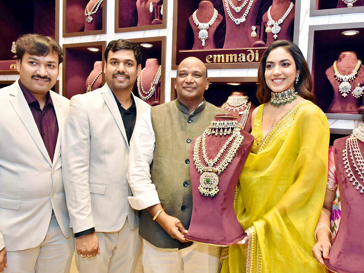 Ritu Varma Launches Emmadi Silver Jewellery Showroom at Kukatpally Photos - Sakshi8