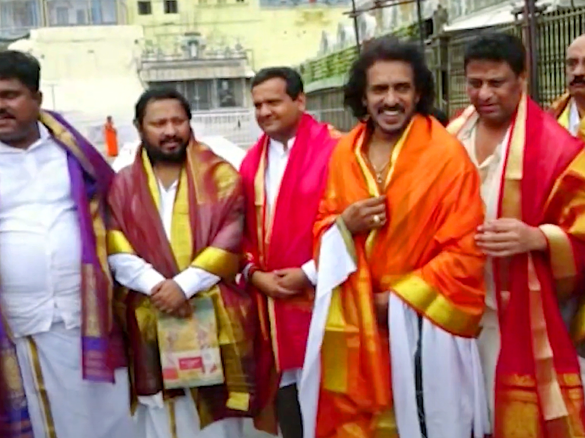 Actor Upendra Visits Tirumala Temple Photos - Sakshi3