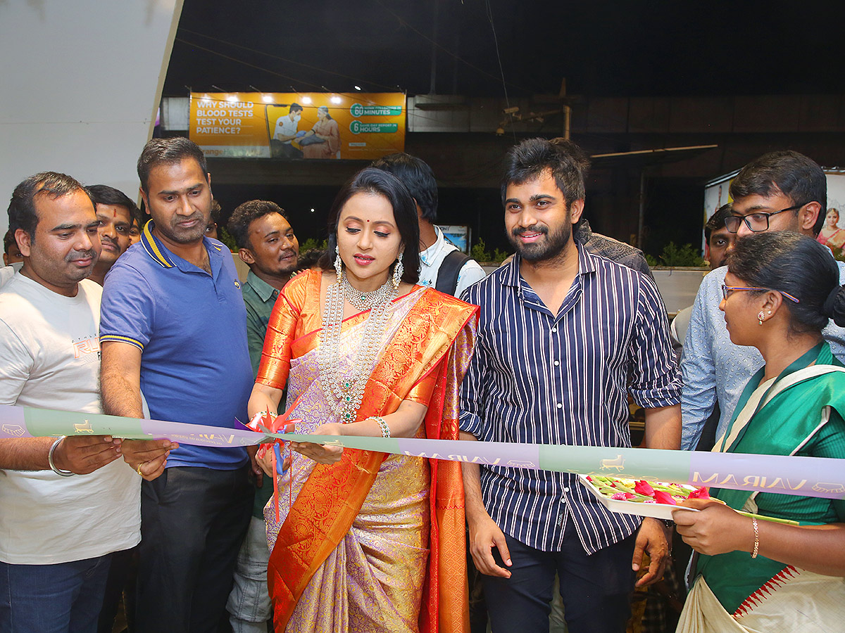 Anchor Suma Kanakala Opening in Jewellery Shop Pics - Sakshi1