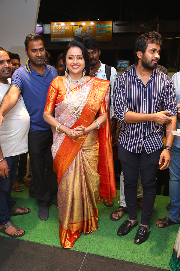 Anchor Suma Kanakala Opening in Jewellery Shop Pics - Sakshi10