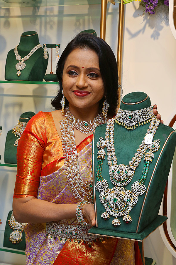 Anchor Suma Kanakala Opening in Jewellery Shop Pics - Sakshi14