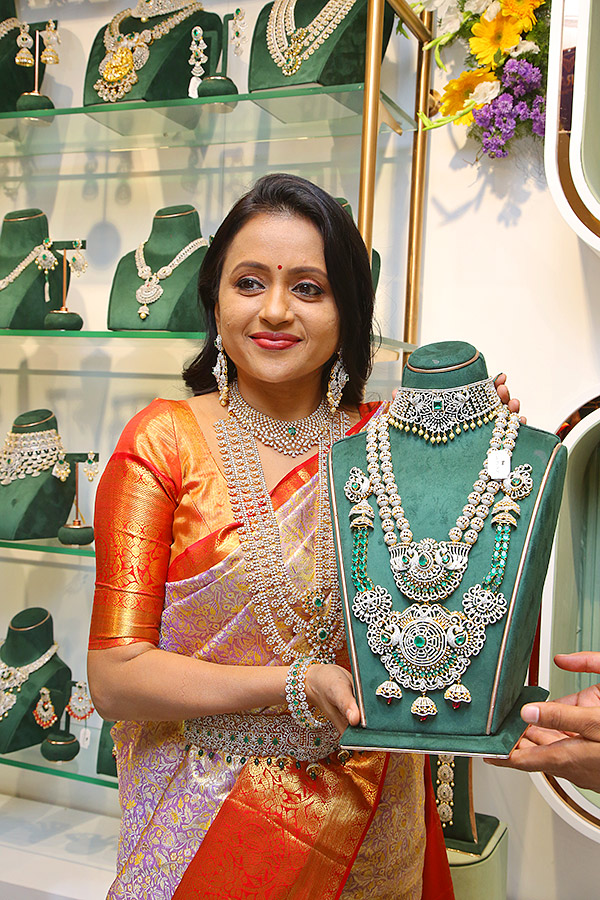 Anchor Suma Kanakala Opening in Jewellery Shop Pics - Sakshi15