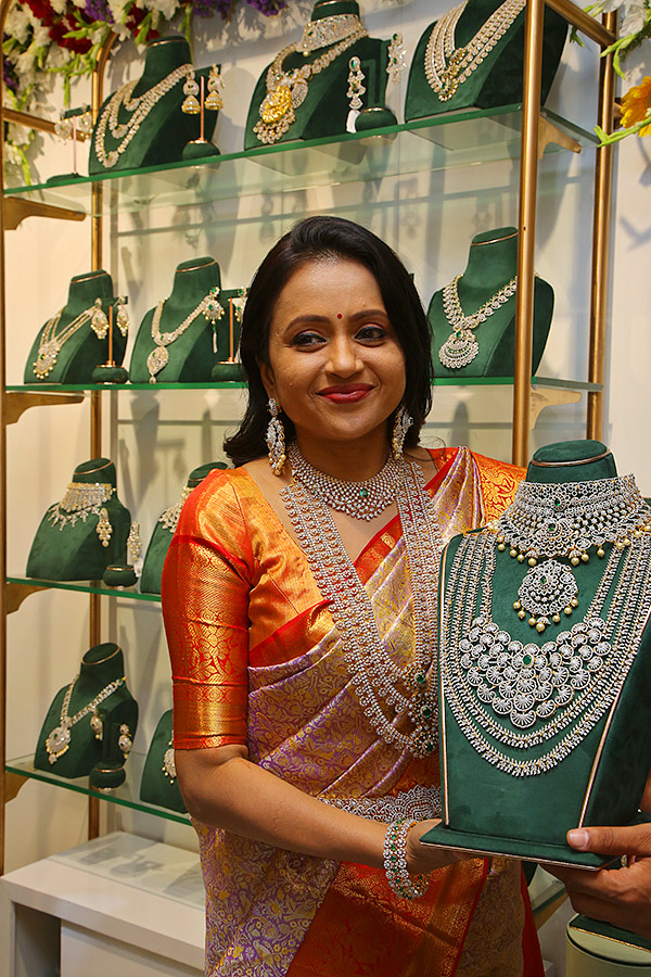 Anchor Suma Kanakala Opening in Jewellery Shop Pics - Sakshi17