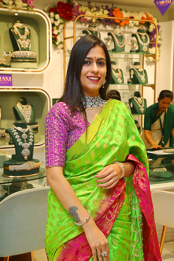 Anchor Suma Kanakala Opening in Jewellery Shop Pics - Sakshi18